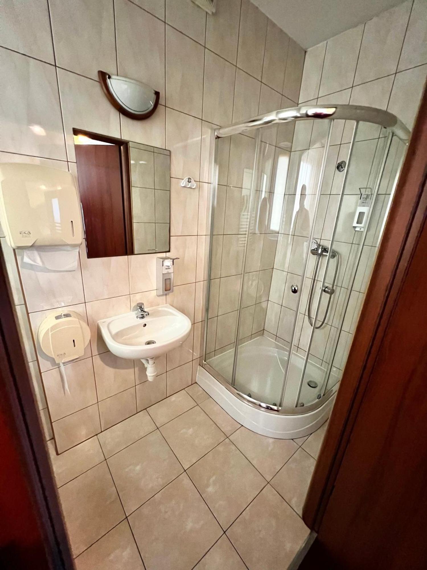Zajazd Skorpion B&B Oswiecim Bagian luar foto