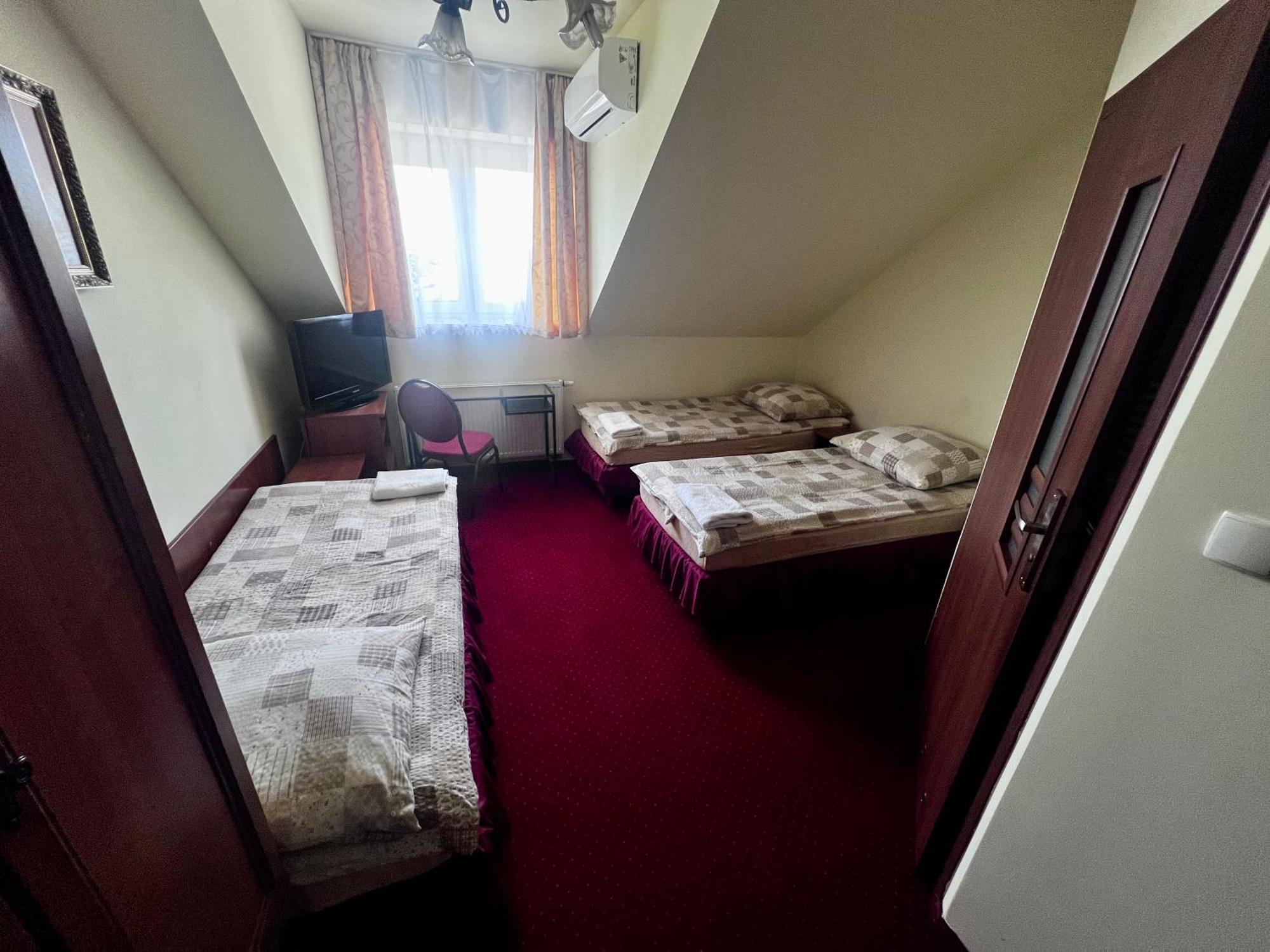 Zajazd Skorpion B&B Oswiecim Bagian luar foto